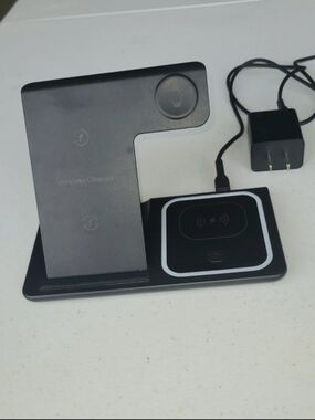 Wireless 3-in-1 Charging Stand Dock - Black